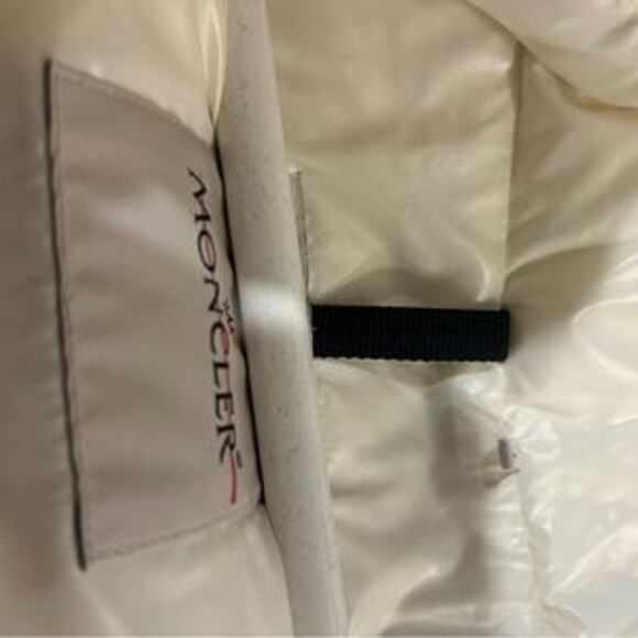 Women's Moncler White faux fur detachable hood down jacket size 3 NWT - Picture 2 of 16